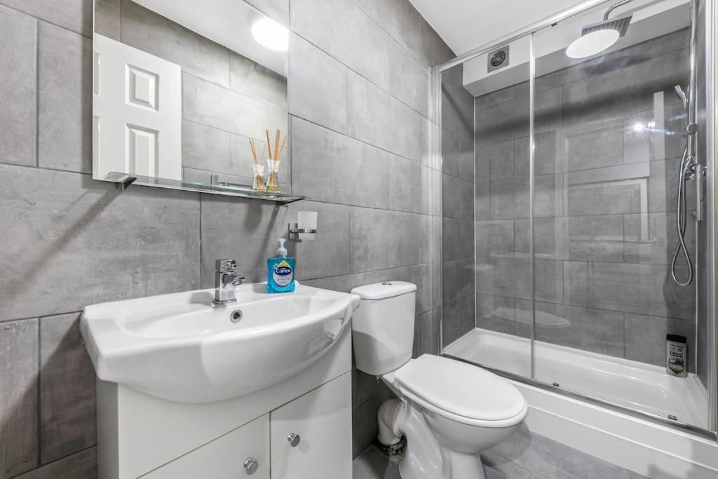 Holiday Home 2Br L 2Ba With Patio-Sleep 6 London Exterior photo