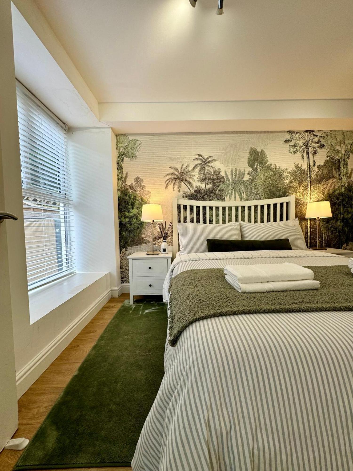 Holiday Home 2Br L 2Ba With Patio-Sleep 6 London Exterior photo