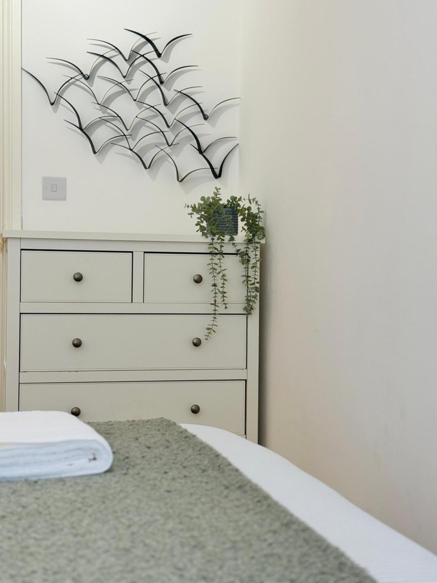 Holiday Home 2Br L 2Ba With Patio-Sleep 6 London Exterior photo