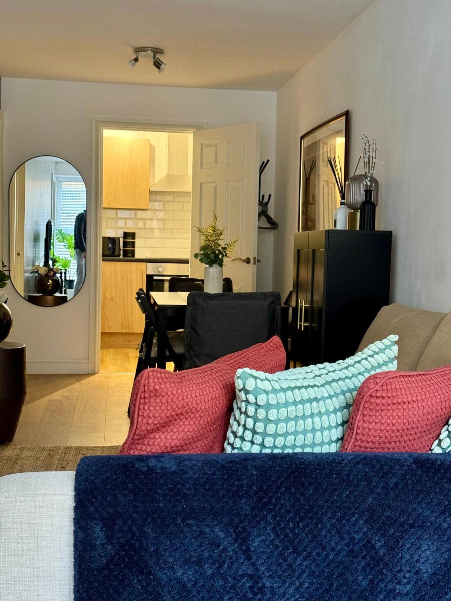 Holiday Home 2Br L 2Ba With Patio-Sleep 6 London Exterior photo