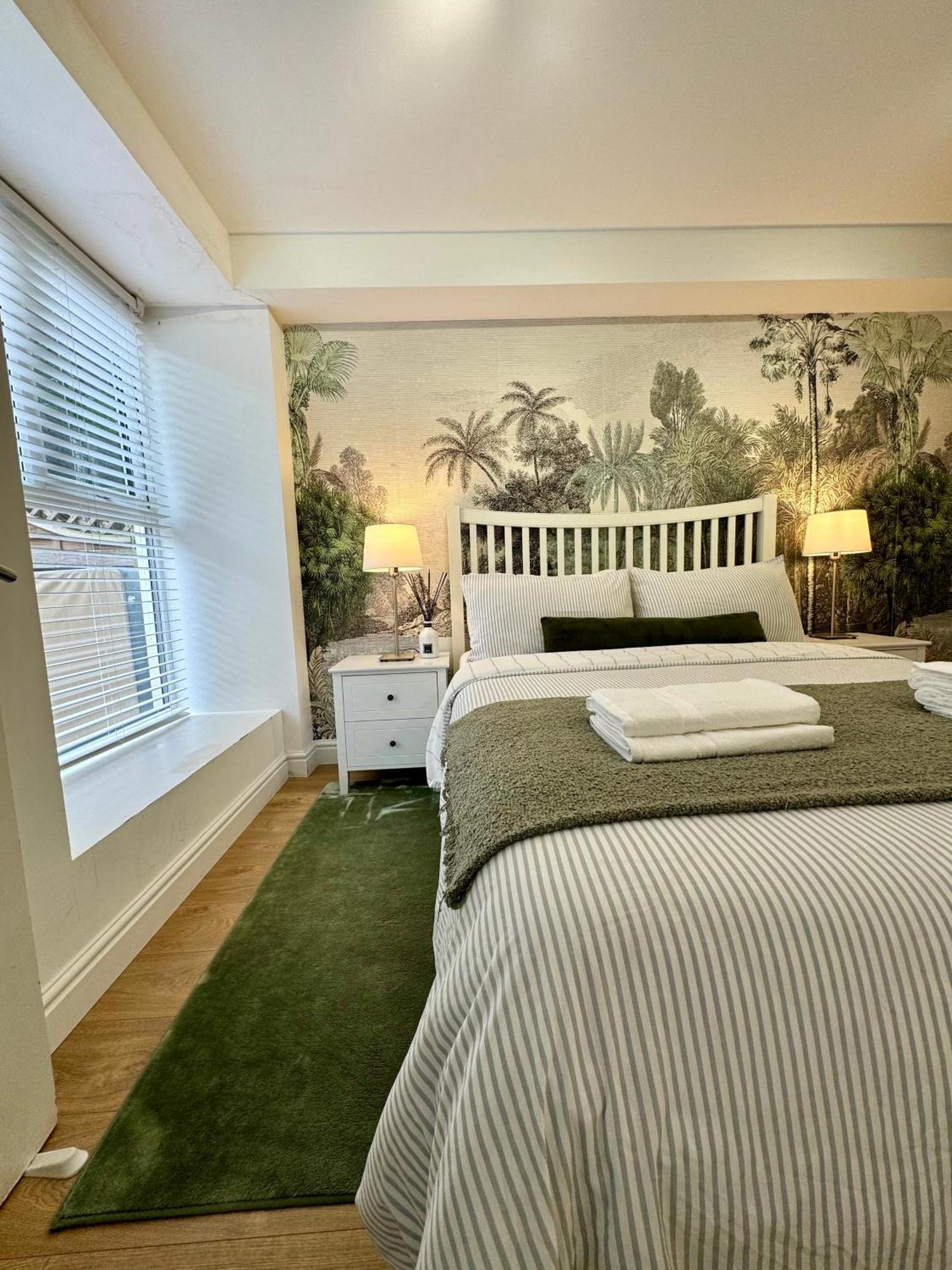 Holiday Home 2Br L 2Ba With Patio-Sleep 6 London Exterior photo