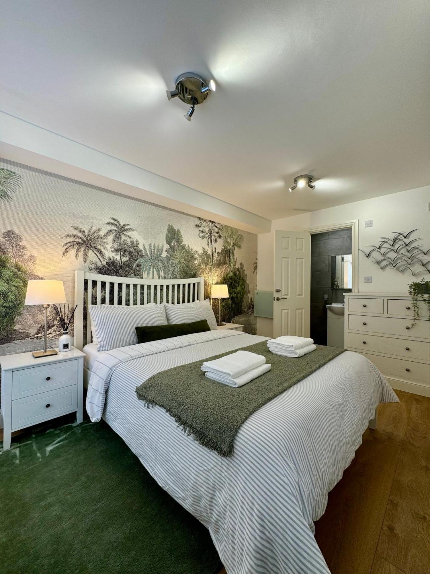 Holiday Home 2Br L 2Ba With Patio-Sleep 6 London Exterior photo