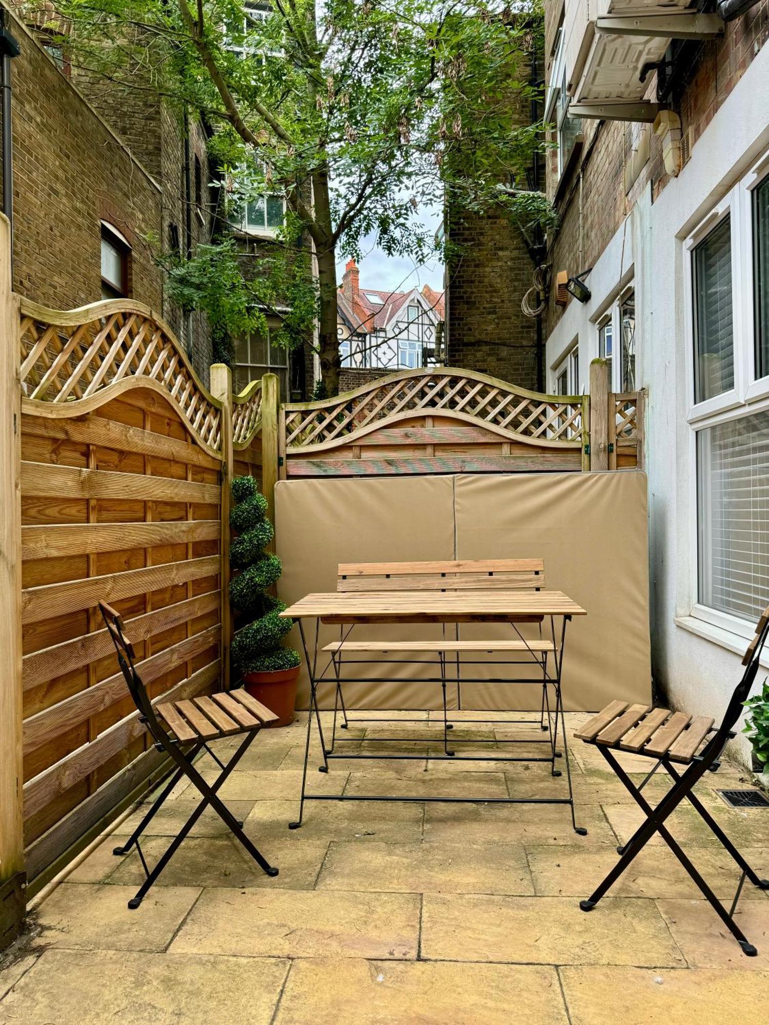 Holiday Home 2Br L 2Ba With Patio-Sleep 6 London Exterior photo