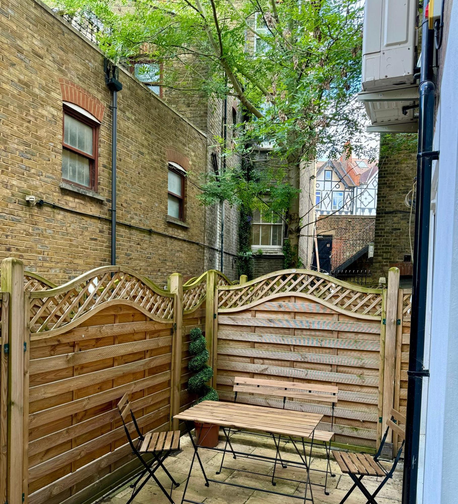 Holiday Home 2Br L 2Ba With Patio-Sleep 6 London Exterior photo